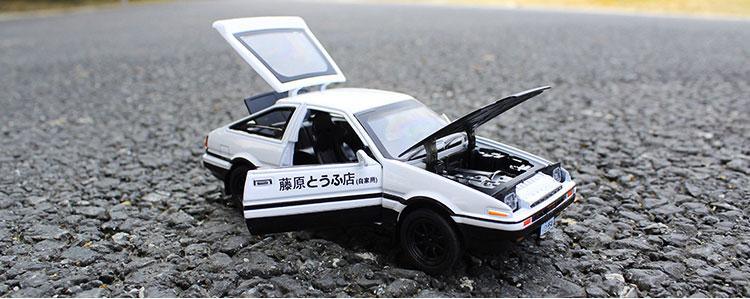 1:28 Toyota AE86 diecast pull back car with working lights!