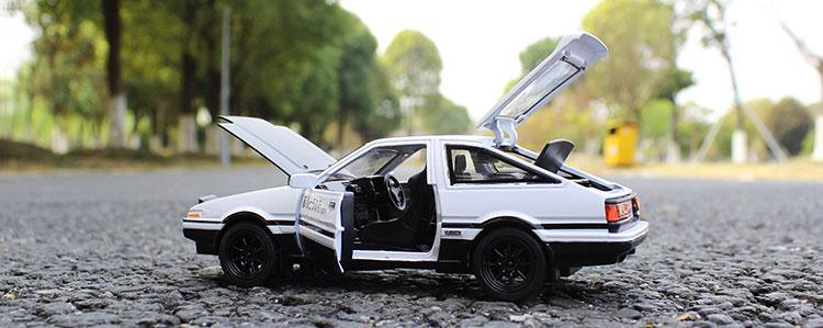 1:28 Toyota AE86 diecast pull back car with working lights!
