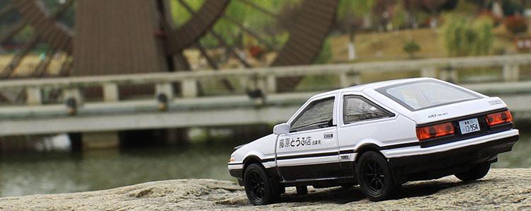 1:28 Toyota AE86 diecast pull back car with working lights!