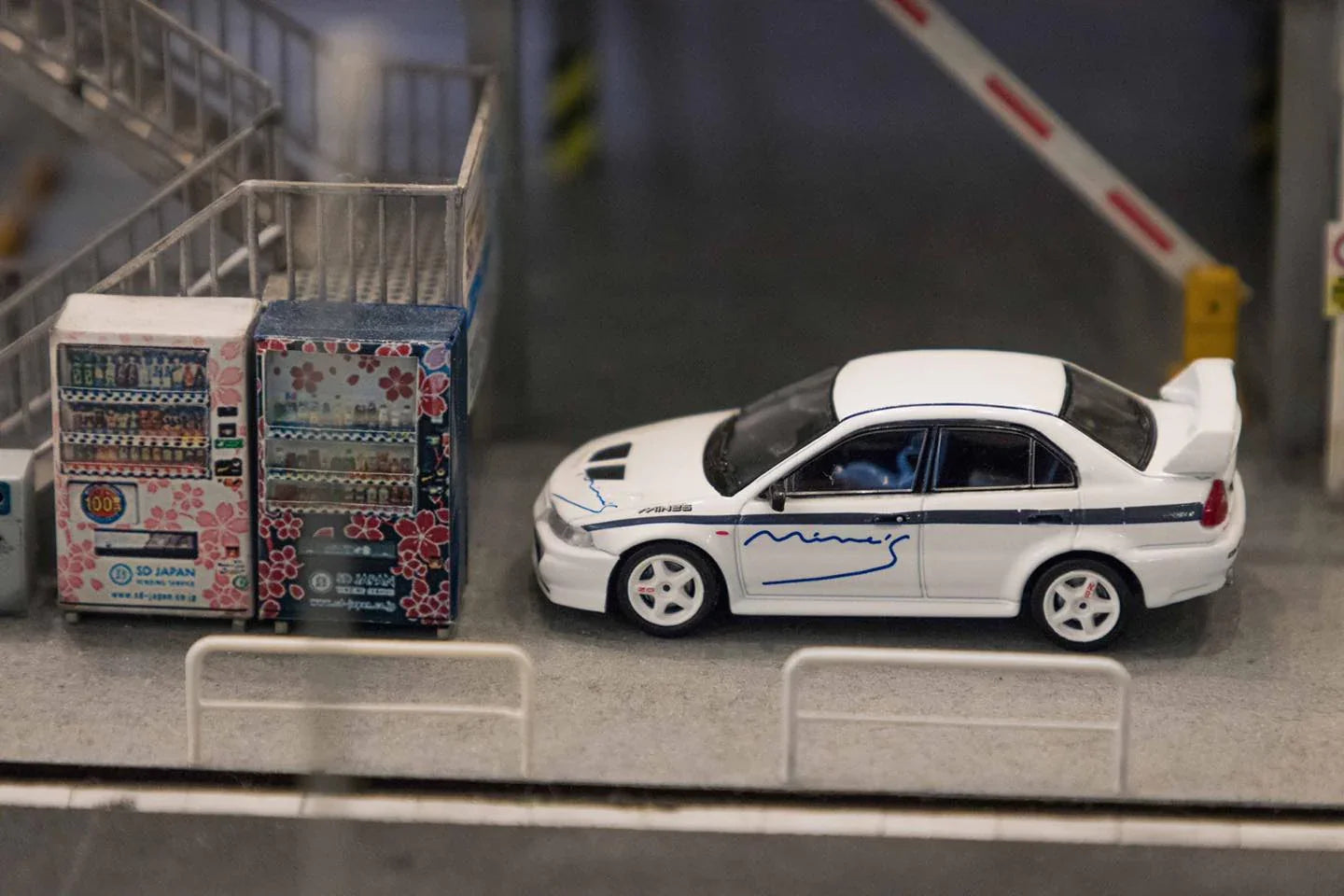 1:64 Mine's Mitsubishi Lancer EVO VI White Diecast Model Car
