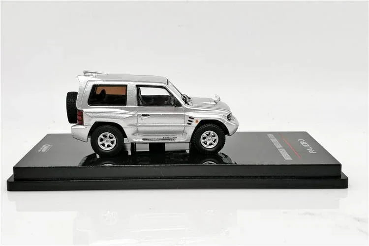 1:64 Mitsubishi Pajero EVO model car