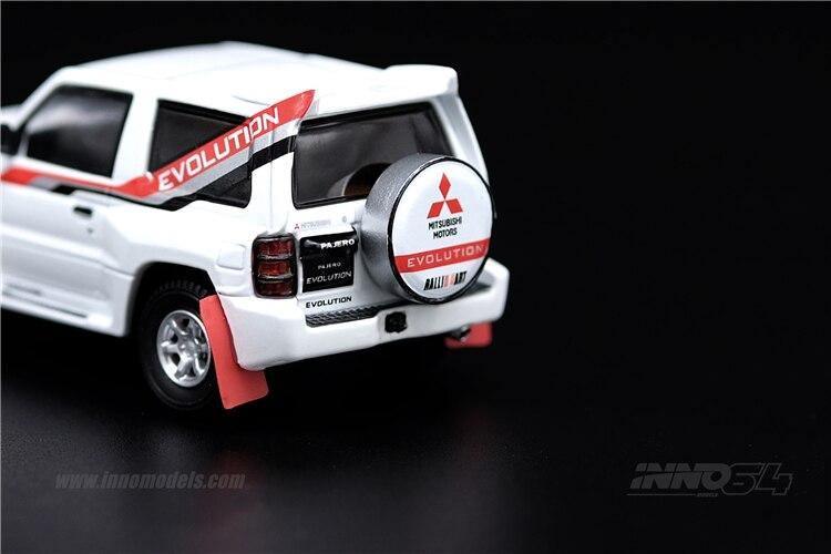 1:64 Mitsubishi Pajero EVO model car
