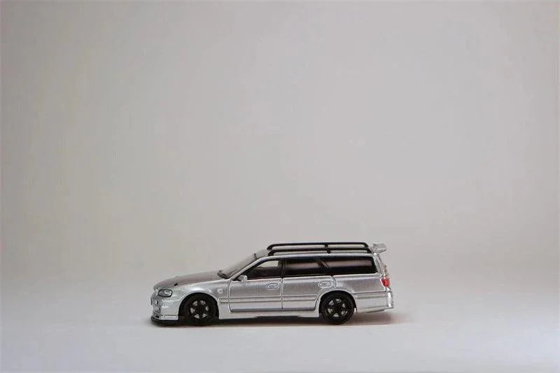 1:64 Nissan Stagea R34 facelift scale model